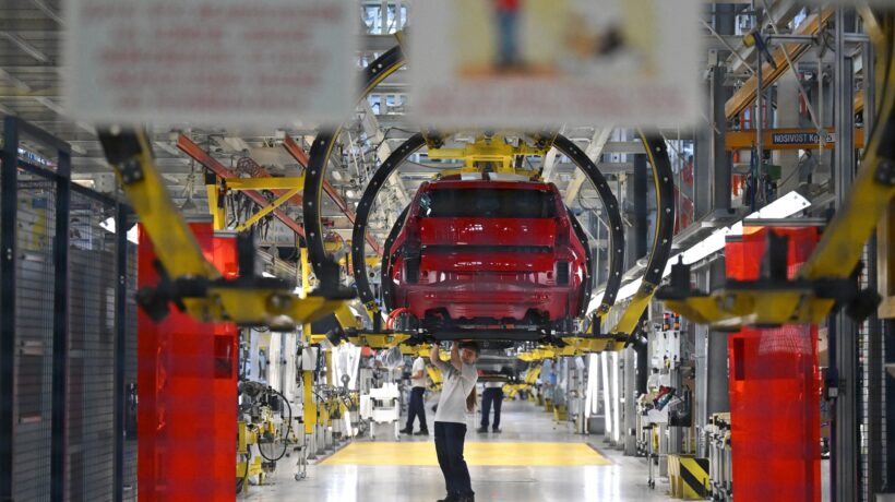 Stellantis fa auto quasi solo in Africa e «svende» in Serbia gli operai italiani