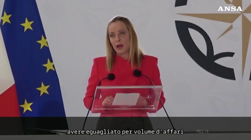 Migranti, Meloni: «Il governo non si rassegna. Combattiamo il traffico di esseri umani»