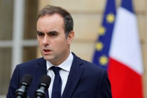 Pure tra i macronisti cresce il dubbio se sostenere il neo premier Lecornu