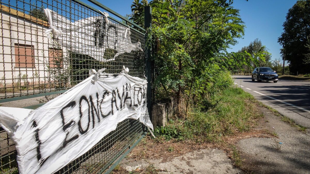 Paura dei fischi: Beppe Sala diserta il corteo del Leoncavallo