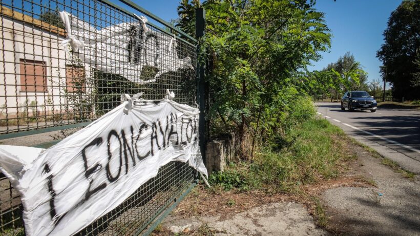 Paura dei fischi: Beppe Sala diserta il corteo del Leoncavallo