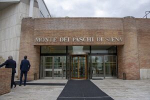 Mps prende Mediobanca con l’86,3% e Unicredit si ritira dalle Generali