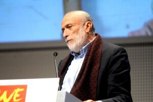 Il gastronomo rosso Carlin Petrini non digerisce la proprietà privata