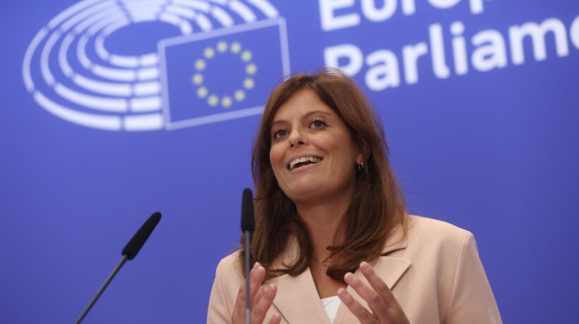 La sinistra fa un Salis-scendi sull’immunità
