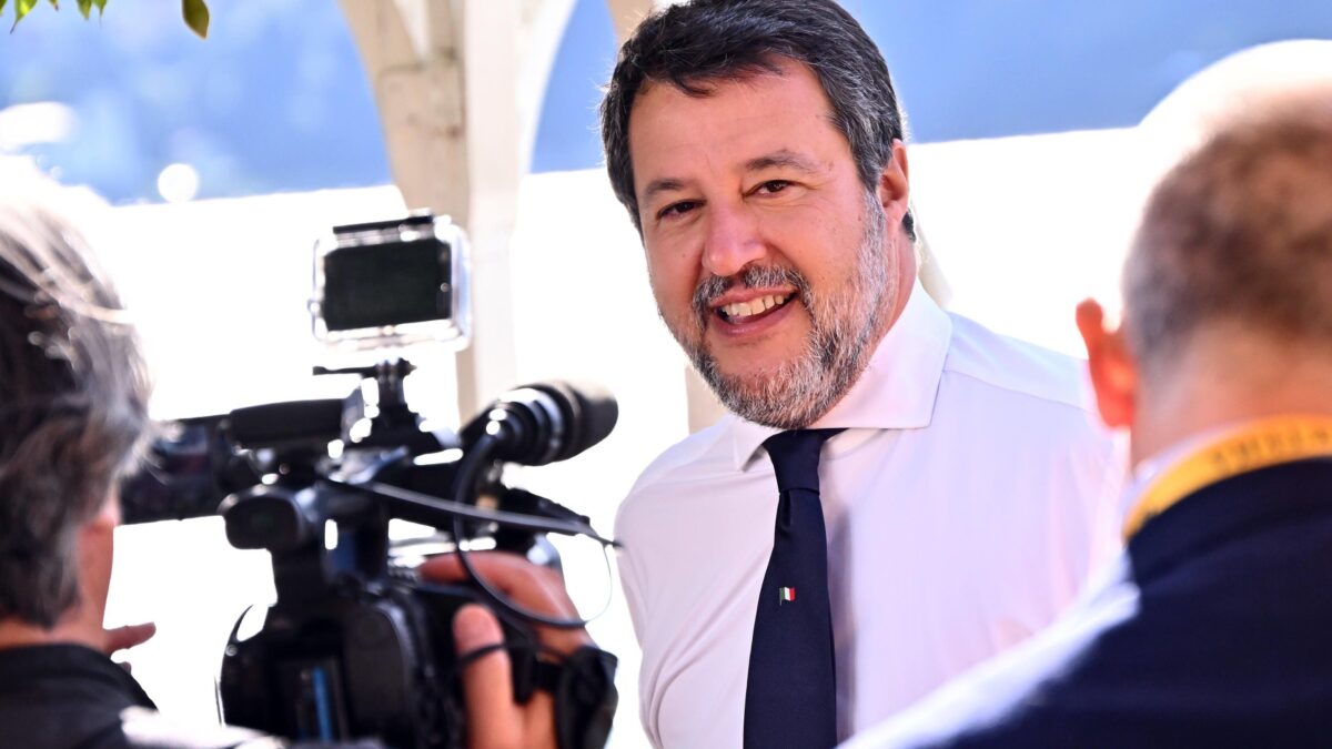 La prima di Vannacci sul prato di Pontida. Salvini: «Tutti i media ce l’hanno con noi»