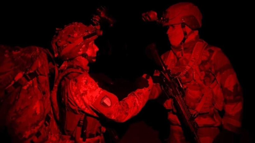 Alpini e Legionari al visore ad infrarossi (Esercito Italiano)