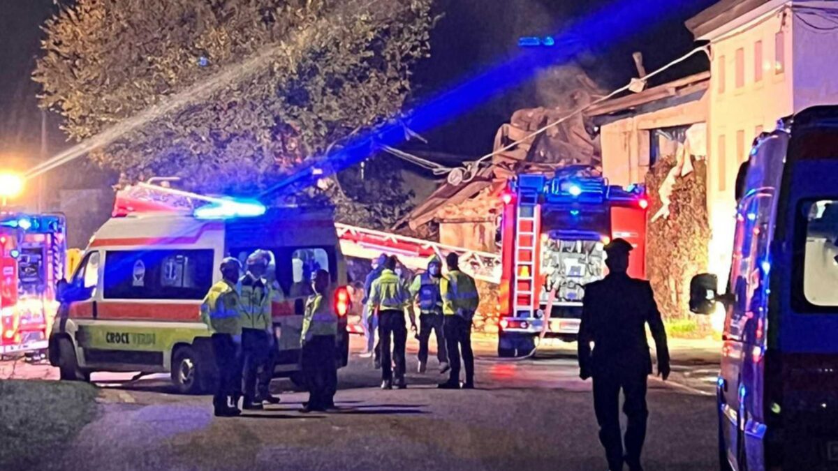 Esplode casa da sgomberare, uccisi tre carabinieri. Meloni: «Funerali di Stato»