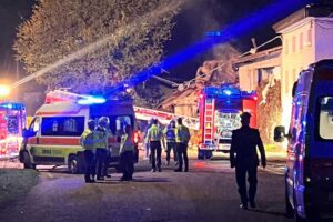 Esplode casa da sgomberare, uccisi tre carabinieri. Meloni: «Funerali di Stato»