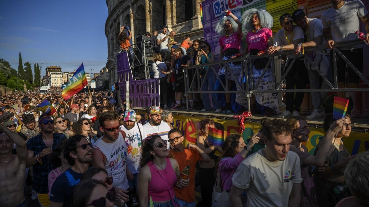 I vescovi vogliono sfilare al gay pride
