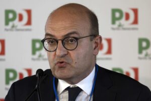 Manovra, il Pd va in cortocircuito e attacca sul riarmo