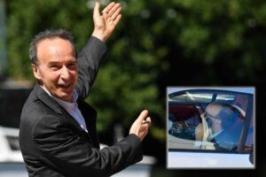 Benigni in auto al telefono e senza cinture allacciate. Solo per lui la vita è bella…