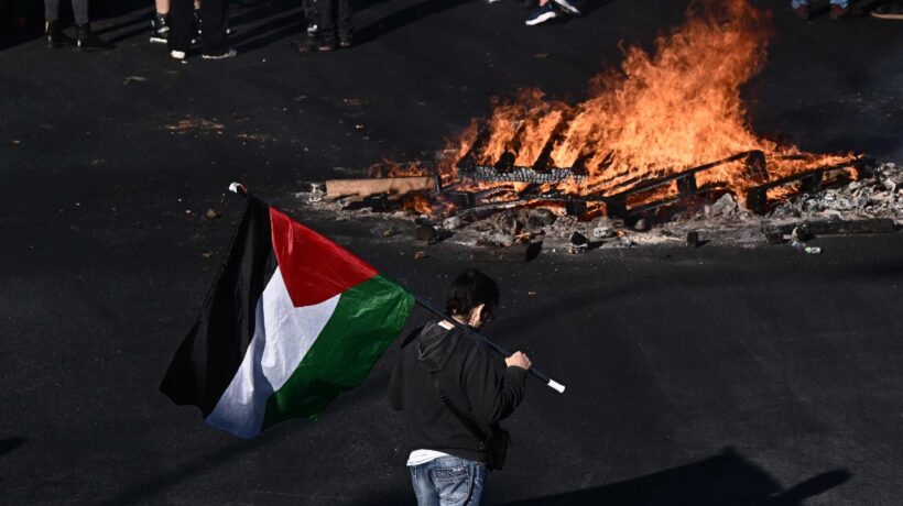 I cortei con bandiere di Hamas non possono che essere violenti