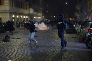 Compagni che sbagliano? No, maranza che sfasciano