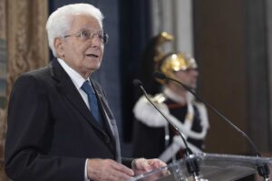 Mattarella fa la morale sul risparmio ma non si è opposto ai crac bancari