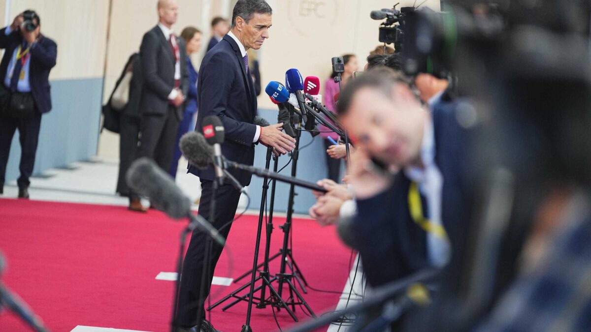 Sánchez «mata» chi difende la vita. «Diritto all’aborto in Costituzione»