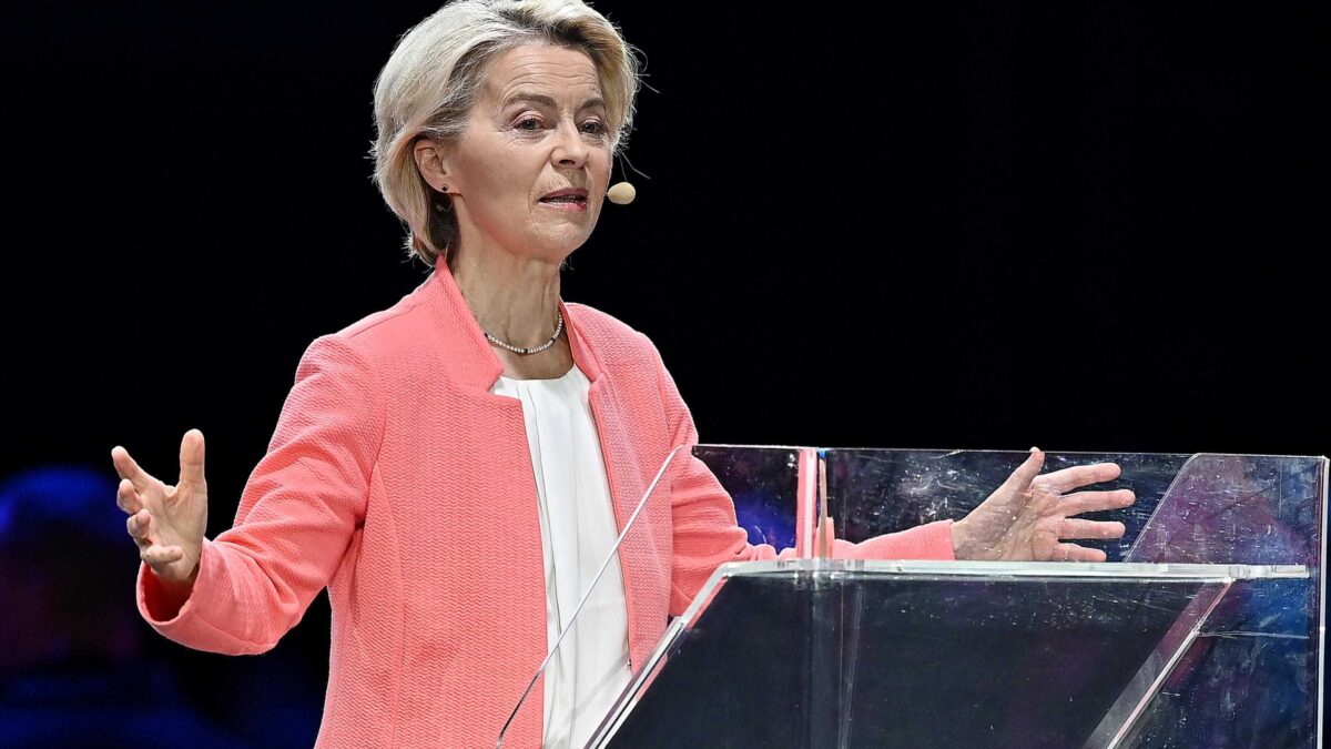 Ursula promette quasi 2 miliardi a Elkann