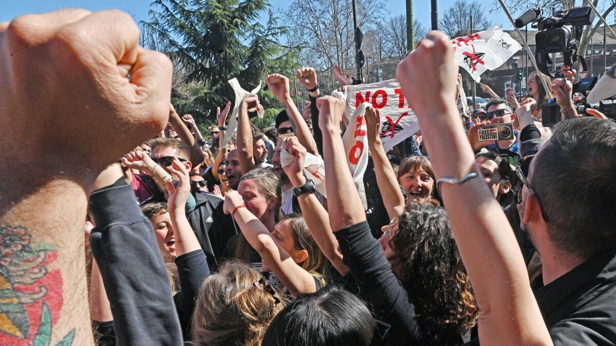 Centri sociali ancora in guerra. «Sarà un autunno caldissimo»
