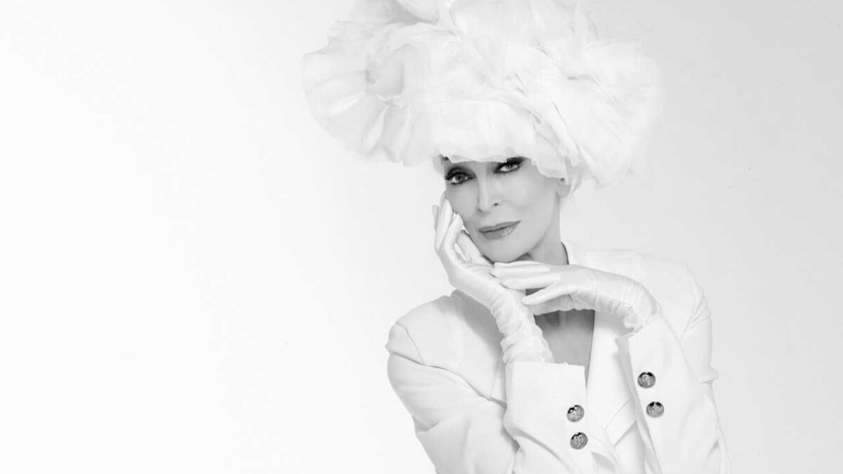 Carmen Dell'Orefice edita da Skira