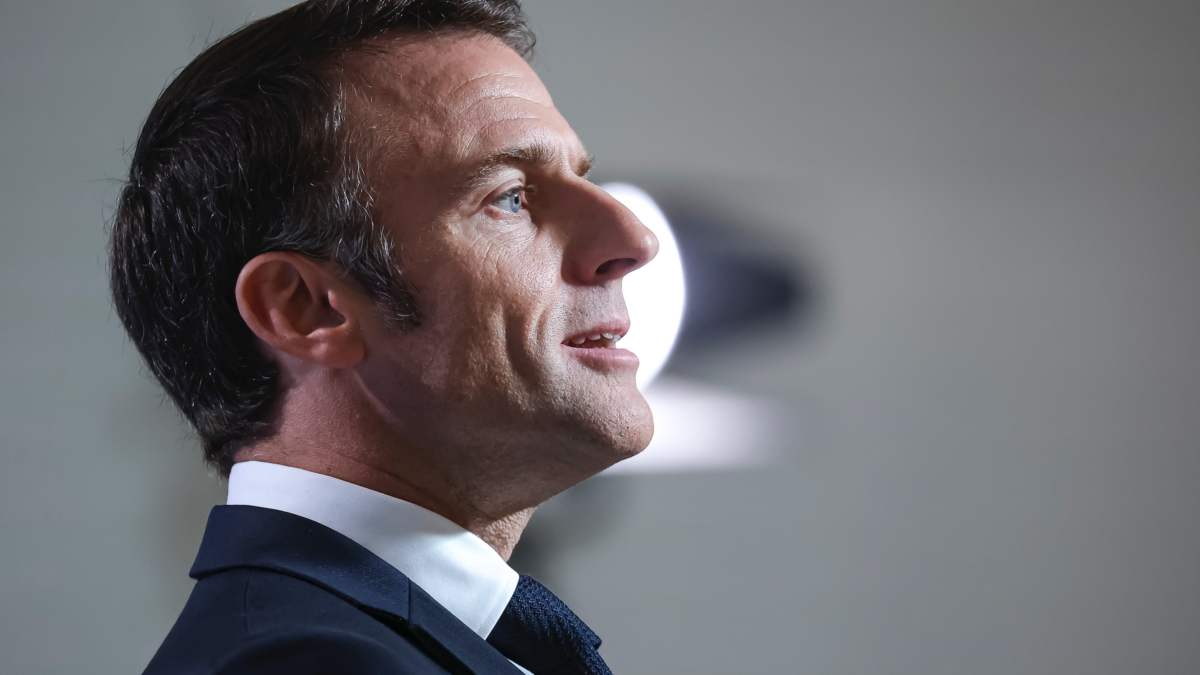 A Parigi viene fatta a pezzi la democrazia stessa