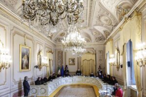 Alla Consulta si alzano la paga dopo averci tagliato le pensioni