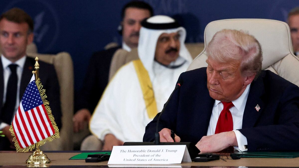 Trump firma la pace a Gaza: «Tremila anni per arrivare fin qui. Ora tocca alla fase 2»