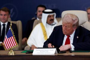 Trump firma la pace a Gaza: «Tremila anni per arrivare fin qui. Ora tocca alla fase 2»