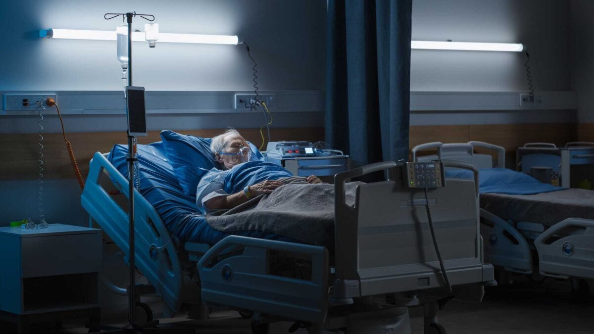 Non poté dire addio al marito morente durante la pandemia: Rsa condannata
