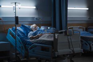 Non poté dire addio al marito morente durante la pandemia: Rsa condannata