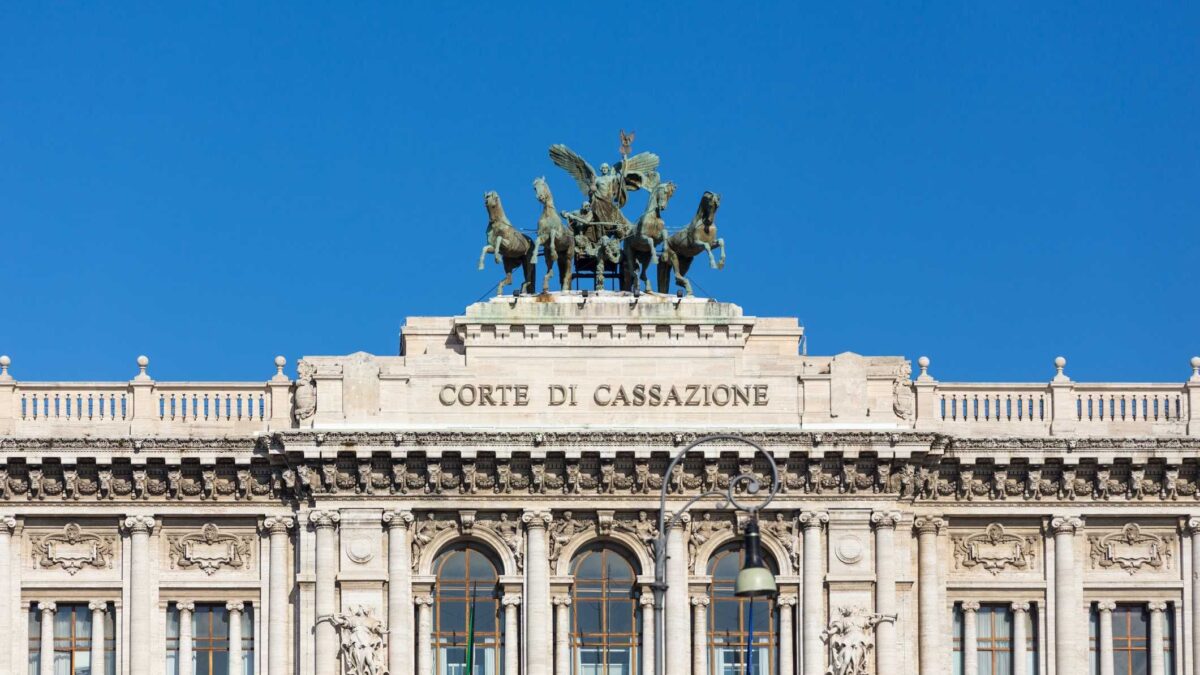 La Cassazione assolve la toga contraria ai dogmi sanitari presa di mira da Renzi e i suoi