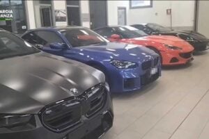 Traffico di auto di lusso: la GdF scopre un illecito da 43 milioni
