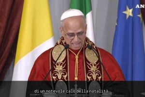 Il Papa: «Calo della natalità, occorre aiutare le famiglie»