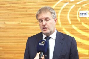 Fidanza: «E-car non è la soluzione. Le industrie lombarde con l’elettrico rischiano di chiudere»