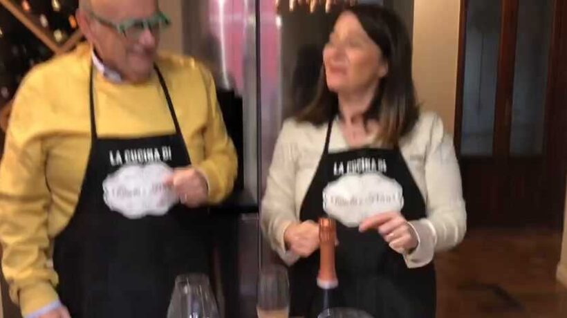 Pillole di galateo di Petra e Carlo | Come si apre una bottiglia di prosecco, spumante o champagne