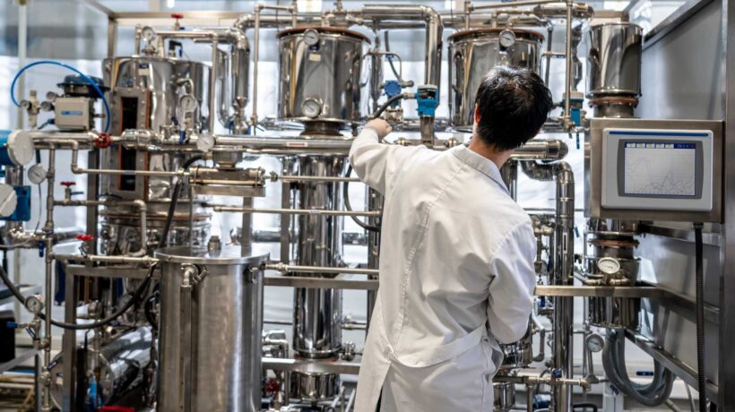 Produzione chimica giù da 4 anni ma +183% import di prodotti cinesi