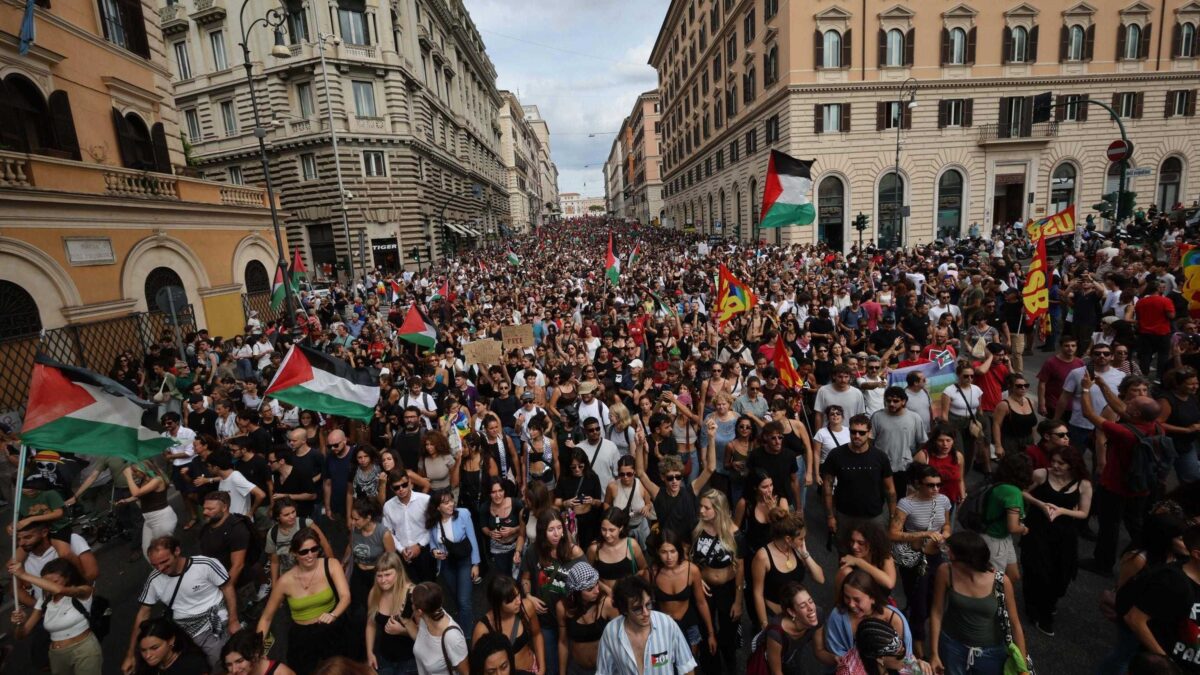 Solo da noi si paralizza tutto per la Flotilla