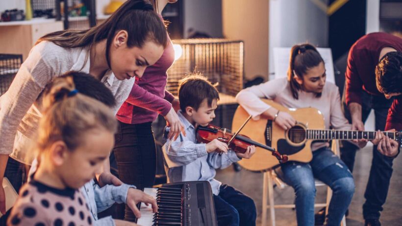 I musulmani ce le cantano in classe. Non vogliono più le lezioni di musica
