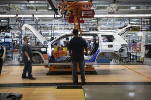La paura dei dazi spinge Stellantis a investire negli Usa altri 10 miliardi
