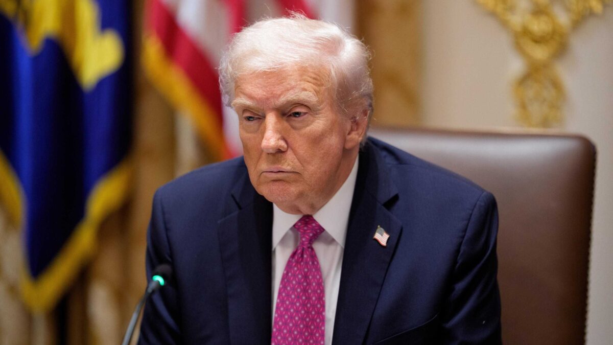 Trump firma la fine della guerra. In Italia nasce il partito no-pace