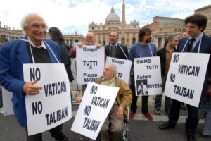 La corsa a normare rapporti e affetti rende la Chiesa un esempio di laicità