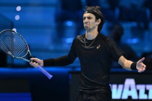 Atp Finals, Musetti si rialza e infiamma Torino: battuto De Minaur ed è ancora in corsa per le semifinali