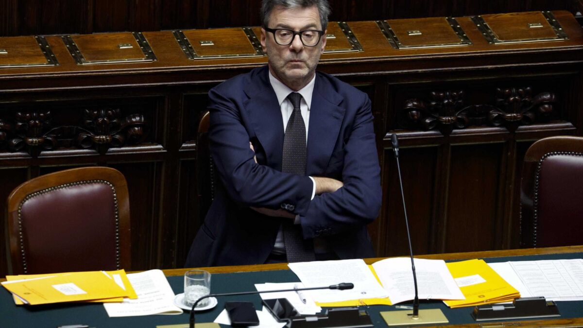 Manovra, rispunta il condono edilizio. Dimezzate le tasse su chi compra oro