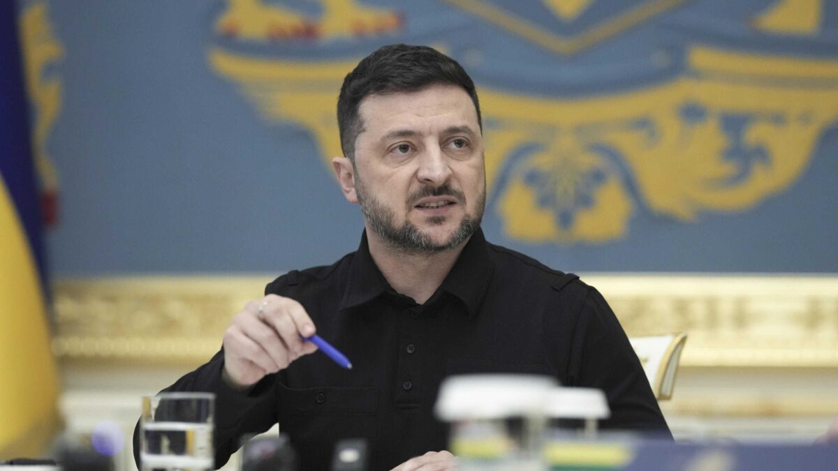 Il suo armadio di scheletri era aperto. Eppure Zelensky è stato trattato da eroe