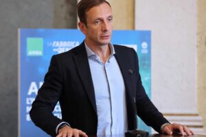 Ecco cosa succede a far felice l’Ue: case coi pannelli solari… sott’acqua