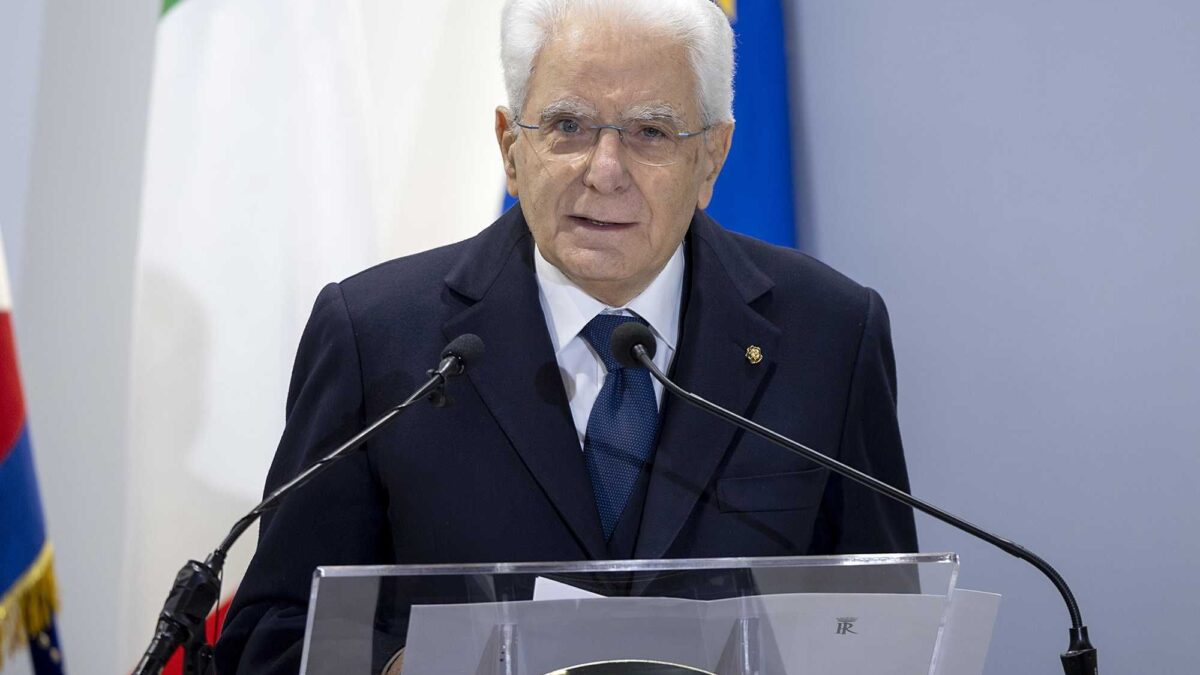 Mattarella smentisce, lo scontro c’è tutto…