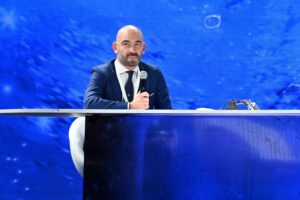 Bassetti si scaglia contro le bottiglie di plastica, Mineracqua lo irride