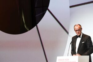 Merz abbatte il prezzo dell’energia per legge