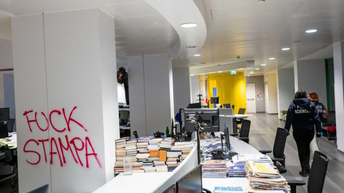 I suoi amici assaltano un giornale? Per la sinistra sono «squadristi»