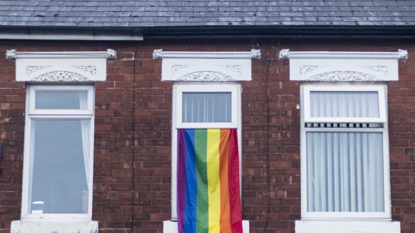 La discriminazione al contrario: «Qui si affitta solo a donne e gay»