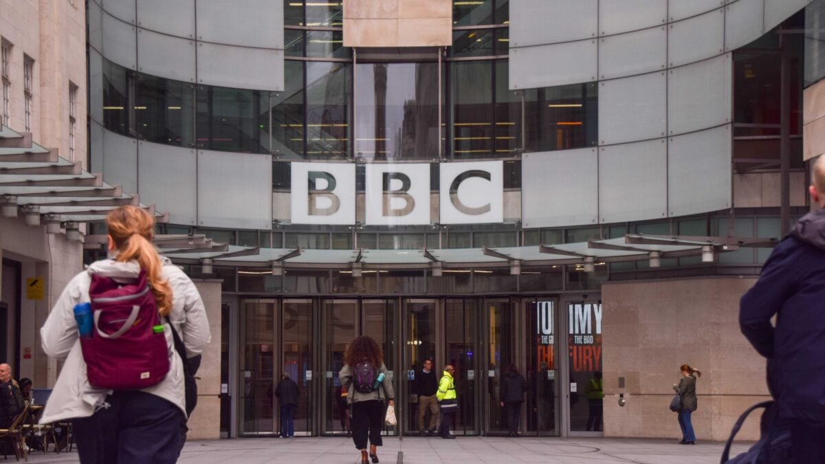 Alla Bbc spuntano altri taroccamenti. Ma c’è chi prova a incolpare Trump