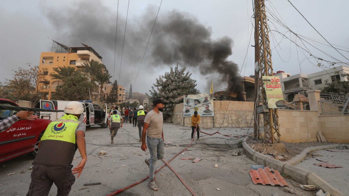 Israele bombarda di nuovo il Libano. Abu Mazen al Papa: «Ora i due Stati»